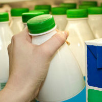 Жители России страдают от дефицита молока